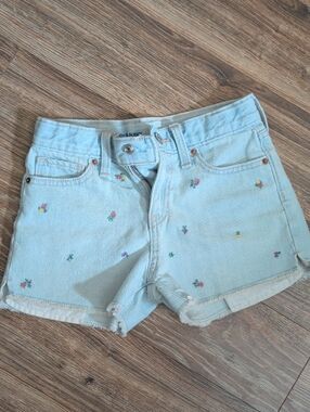 Girls Old Navy Light Blue Denim Shorts with Tiny Floral Embroidery Sz 7